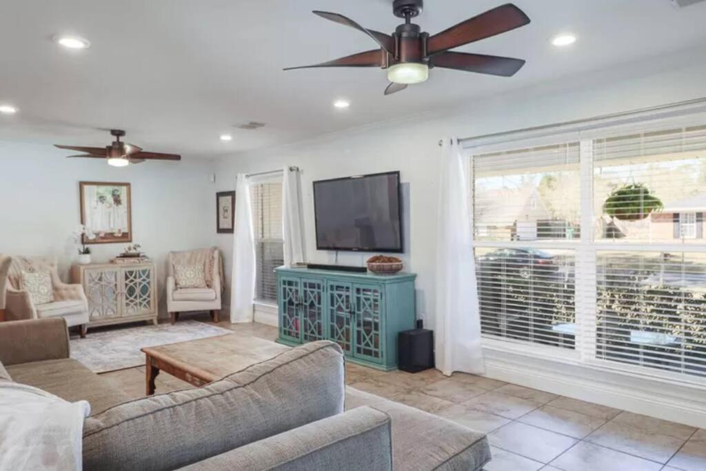 4/3 Home Centrally Located, Beach, Casino, Airport, Dining, Golfing, Shopping, Entertainment Gulfport Buitenkant foto