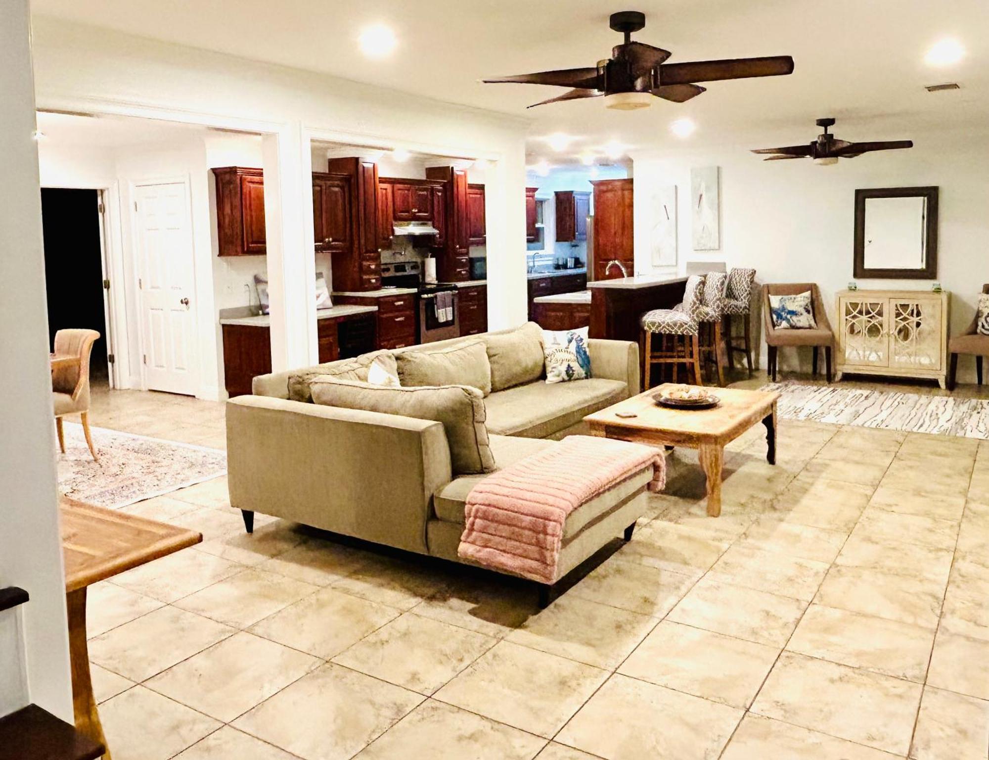 4/3 Home Centrally Located, Beach, Casino, Airport, Dining, Golfing, Shopping, Entertainment Gulfport Buitenkant foto